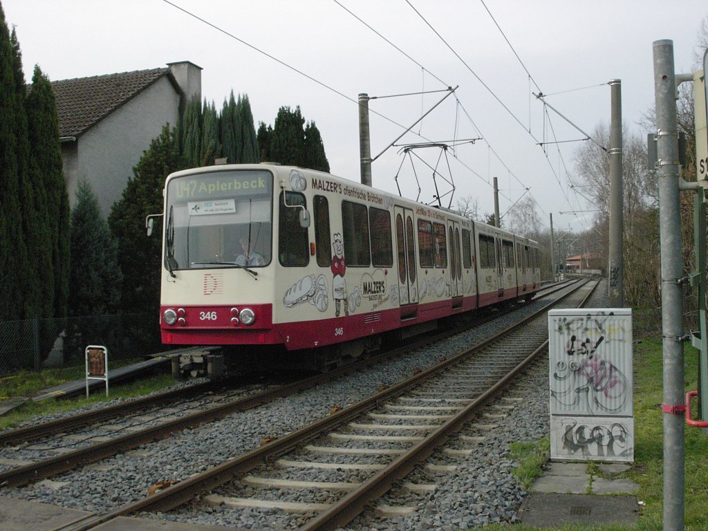 Ein Stadtbahnwagen B der Dortmunder Stadtwerke ist am 06.02.2004 im Ortsbereich von Obernette unterwegs.