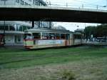 Ein DWAG-GT8 der Rheinbahn ist am 26.06.2004 am Jan-Wellem-Platz in Dsseldorf unterwegs.