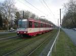 Eine Doppeltraktion aus Stadtbahnwagen B der Rheinbahn ist am 08.03.2004 am Freiligrathplatz in Dsseldorf unterwegs.